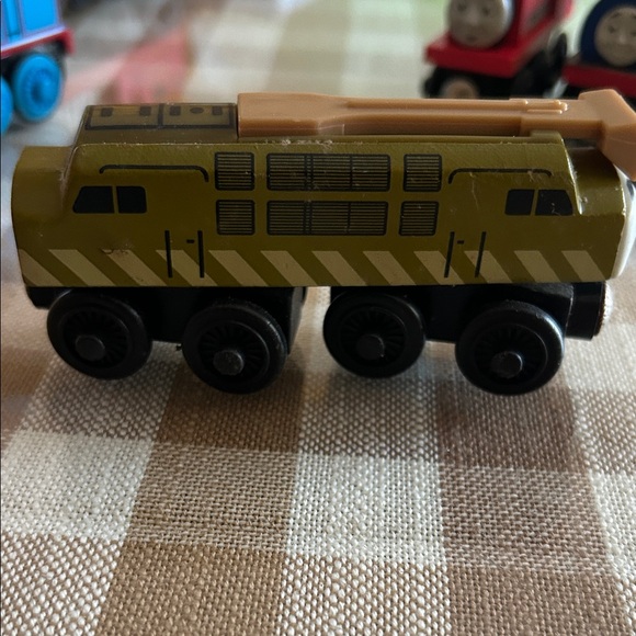 Thomas & Friends Colorful Train Engine Collection - Picture 4 of 13